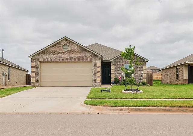 2nd image of 9812 Saddle Dr, Yukon, OK 73099 | MLS# 1234196