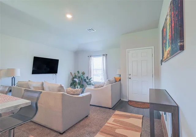 3rd image of 9812 Saddle Dr, Yukon, OK 73099 | MLS# 1234196