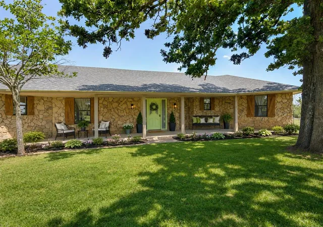 Homes for sale in Mc Loud, OK | 1 Horseshoe Ln, Mc Loud, OK 74851 | MLS# 1234199