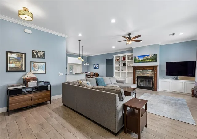 2nd image of 940 Nw 35th St, Moore, OK 73160 | MLS# 1234200
