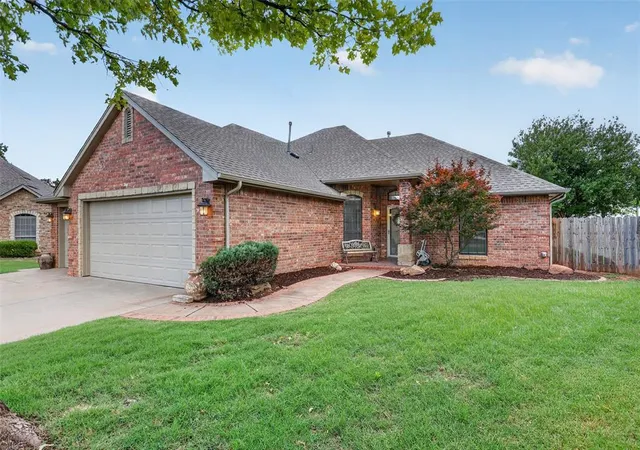 2nd image of 2038 Tall Grass Cir, Edmond, OK 73012 | MLS# 1234272