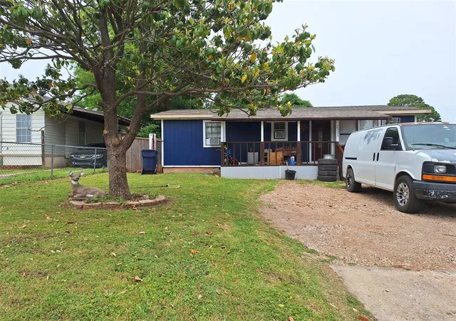 Photo 1 of Single family home for sale at 2521 Sw 28th Street, Oklahoma City, OK 73108 | MLS# 1234274 | Listing updated on 2026-09-08