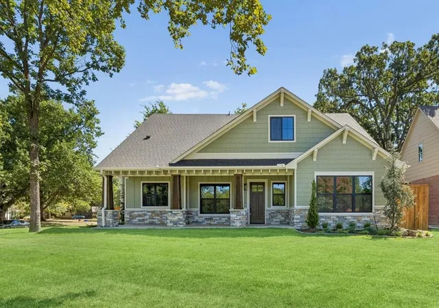 Photo 1 of Single family home for sale at 924 Hardin Dr, Norman, OK 73072 | MLS# 1234286 | Listing updated on 2026-10-07
