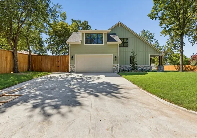 Photo 2 of Single family home for sale at 924 Hardin Dr, Norman, OK 73072 | MLS# 1234286 | Listing updated on 2026-10-07
