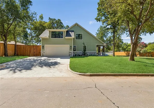 Photo 3 of Single family home for sale at 924 Hardin Dr, Norman, OK 73072 | MLS# 1234286 | Listing updated on 2026-10-07