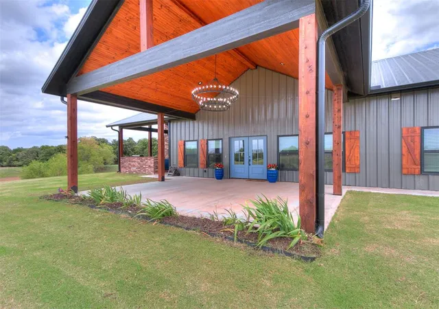 Photo 2 of Single family home for sale at 641 Highland Hills Dr, Edmond, OK 73034 | MLS# 1234287 | Listing updated on 2026-09-01