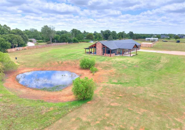 Photo 4 of Single family home for sale at 641 Highland Hills Dr, Edmond, OK 73034 | MLS# 1234287 | Listing updated on 2026-09-01