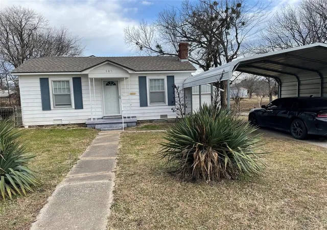 Homes for sale in Wewoka, OK | 105 W 14th St, Wewoka, OK 74884 | MLS# 1234296