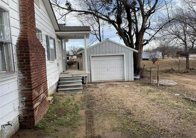 Homes for sale in Wewoka, OK | 105 W 14th St, Wewoka, OK 74884 | MLS# 1234296