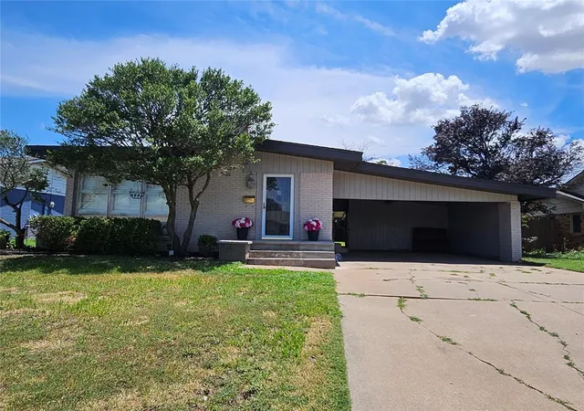 Homes for sale in Altus, OK | 106 Cameron Dr, Altus, OK 73521 | MLS# 1234307