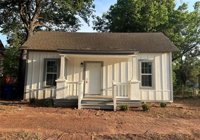 Photo 1 of Single family home for sale at 605 E Harrison Ave, Guthrie, OK 73044 | MLS# 1234315 | Listing updated on 2026-08-08