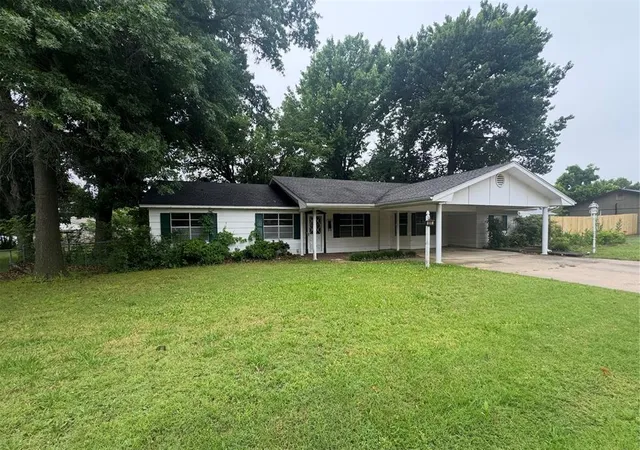 Homes for sale in Wynnewood, OK | 1205 E Indianola St, Wynnewood, OK 73098 | MLS# 1234324