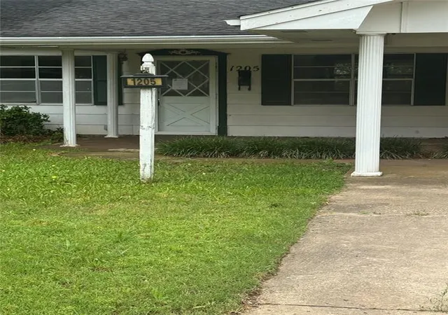 Homes for sale in Wynnewood, OK | 1205 E Indianola St, Wynnewood, OK 73098 | MLS# 1234324