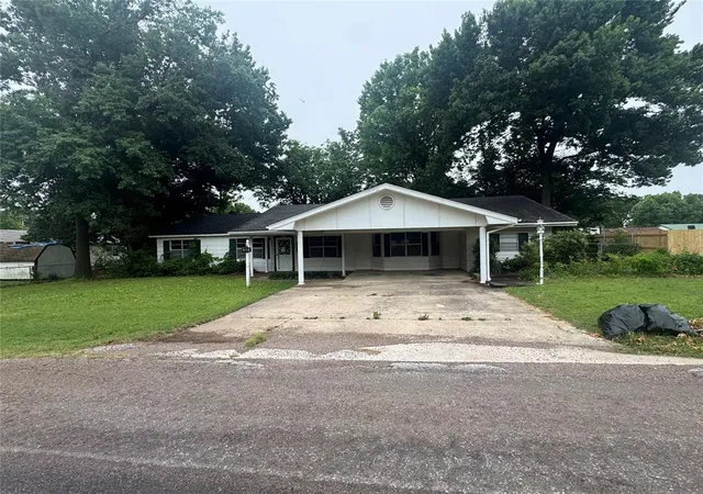 Homes for sale in Wynnewood, OK | 1205 E Indianola St, Wynnewood, OK 73098 | MLS# 1234324