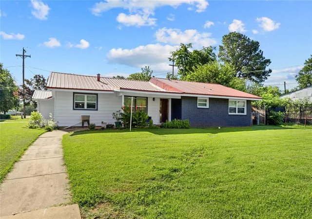 Photo 1 of Single family home for sale at 604 Sw 3rd Street, Checotah, OK 74426 | MLS# 1234356 | Listing updated on 2026-06-13