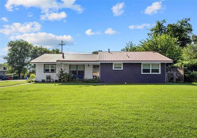 Photo 2 of Single family home for sale at 604 Sw 3rd Street, Checotah, OK 74426 | MLS# 1234356 | Listing updated on 2026-06-13