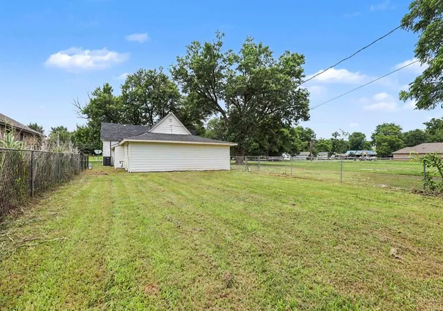 14th image of 216 E Beech St, Lexington, OK 73051 | MLS# 1234357