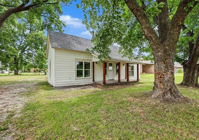 3rd image of 216 E Beech St, Lexington, OK 73051 | MLS# 1234357