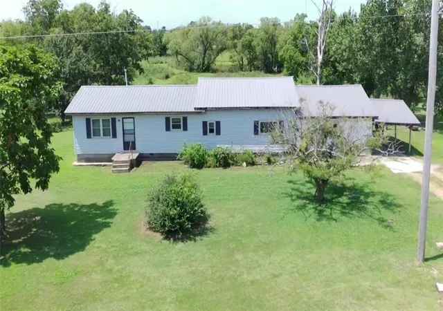 Homes for sale in Okemah, OK | 373057 E Us Hwy 62 Hwy, Okemah, OK 74859 | MLS# 1234385