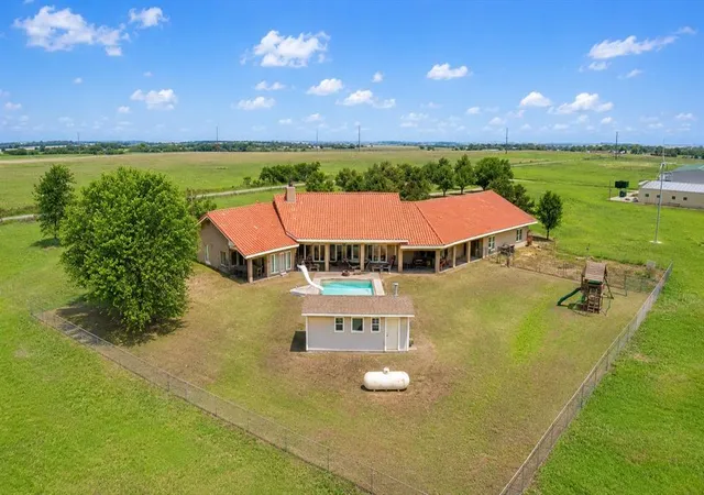Photo 4 of Single family home for sale at 46069 County St 2630 St, Apache, OK 73006 | MLS# 1234395 | Listing updated on 2026-09-14