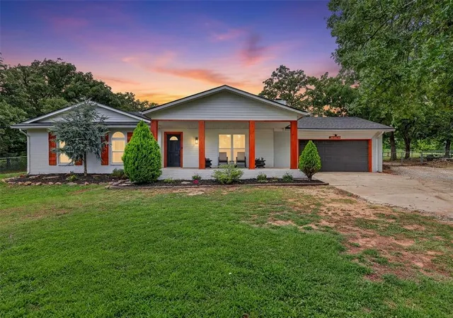 Homes for sale in Mc Loud, OK | 124 Pickard Dr, Mc Loud, OK 74851 | MLS# 1234396