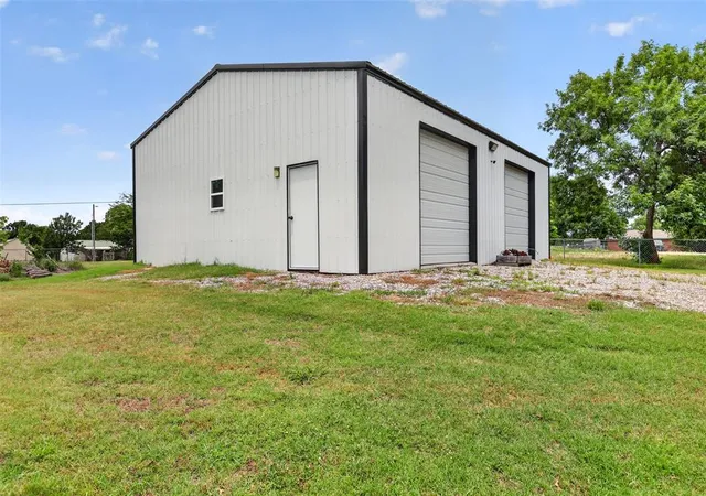Homes for sale in Mc Loud, OK | 124 Pickard Dr, Mc Loud, OK 74851 | MLS# 1234396