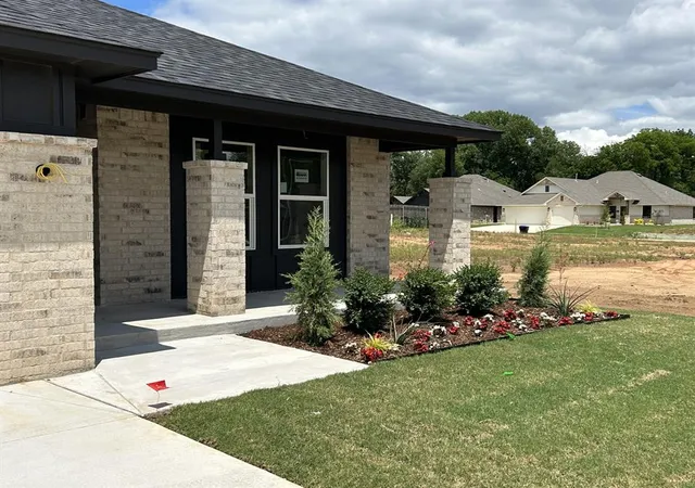 2nd image of 1203 Honeysuckle Hollow Dr, Noble, OK 73068 | MLS# 1234407