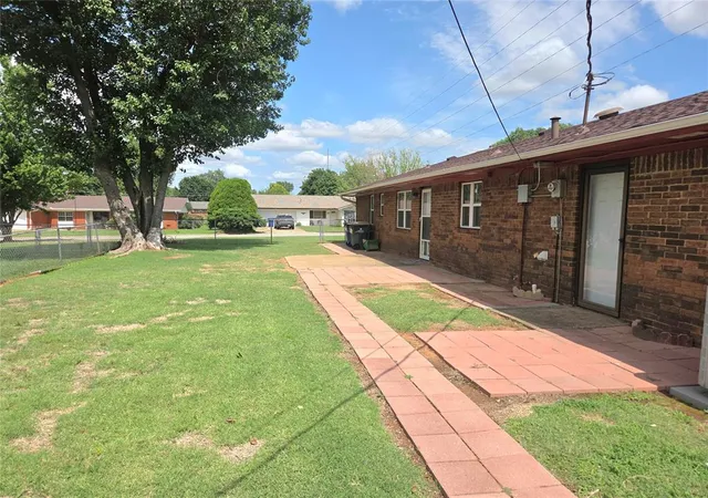 Homes for sale in Chickasha, OK | 702 W Country Club Rd, Chickasha, OK 73018 | MLS# 1234410