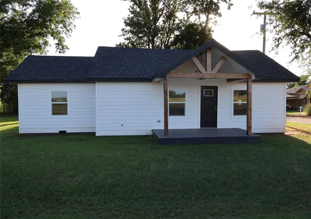 Homes for sale in Maysville, OK | 100 N Ripley St, Maysville, OK 73057 | MLS# 1234422