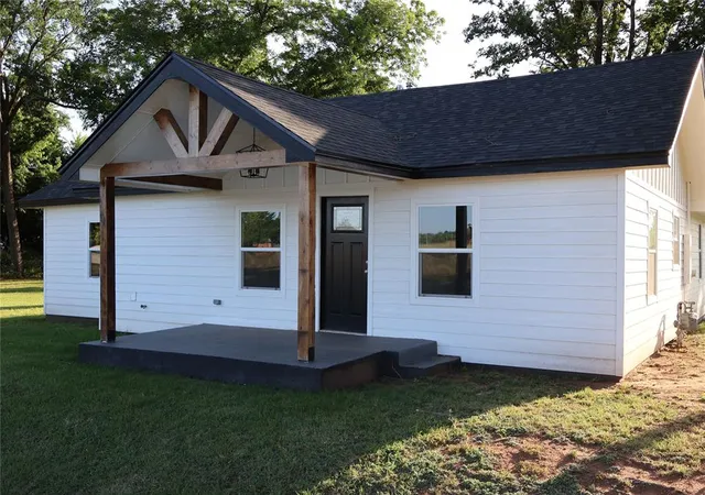 Homes for sale in Maysville, OK | 100 N Ripley St, Maysville, OK 73057 | MLS# 1234422