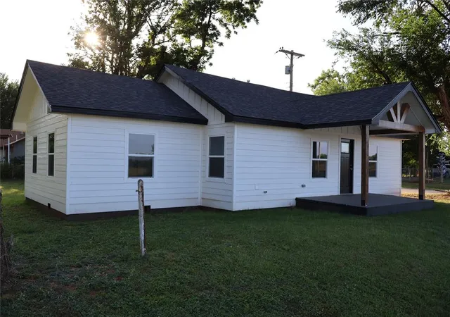 Homes for sale in Maysville, OK | 100 N Ripley St, Maysville, OK 73057 | MLS# 1234422