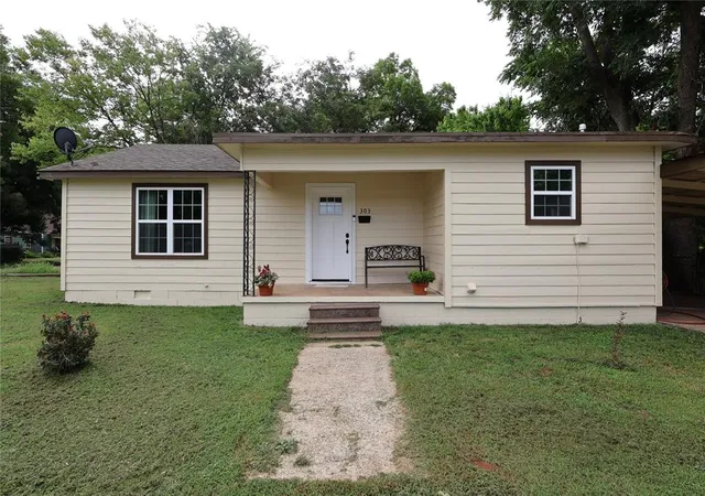 1st image of 303 E Garvin Ave, Pauls Valley, OK 73075 | MLS# 1234427