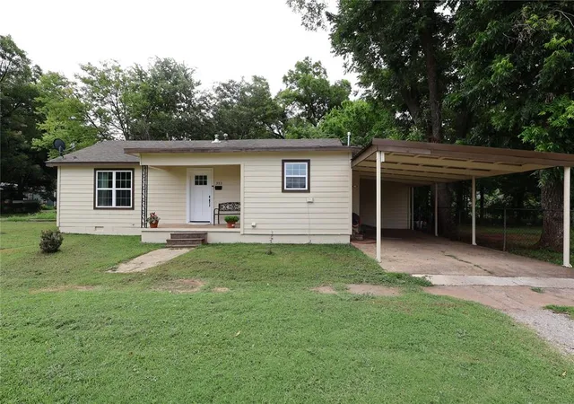 2nd image of 303 E Garvin Ave, Pauls Valley, OK 73075 | MLS# 1234427