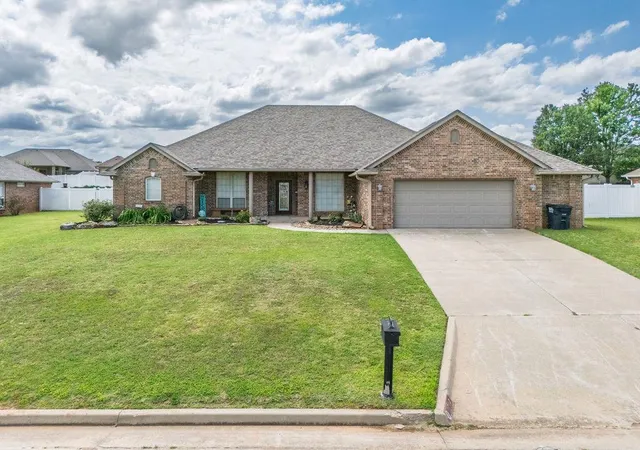 Photo 1 of Single family home for sale at 1712 Pecan Xing Dr, Shawnee, OK 74804 | MLS# 1234454 | Listing updated on 2026-07-22