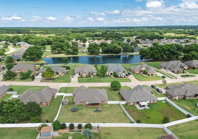 Photo 3 of Single family home for sale at 1712 Pecan Xing Dr, Shawnee, OK 74804 | MLS# 1234454 | Listing updated on 2026-07-22