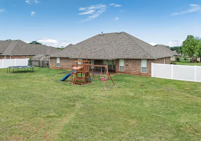 Photo 3 of Single family home for sale at 1712 Pecan Xing Dr, Shawnee, OK 74804 | MLS# 1234454 | Listing updated on 2026-07-22