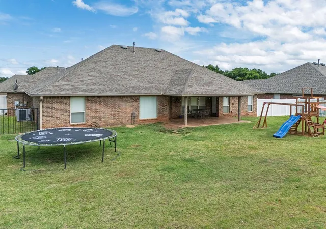 Photo 4 of Single family home for sale at 1712 Pecan Xing Dr, Shawnee, OK 74804 | MLS# 1234454 | Listing updated on 2026-07-22