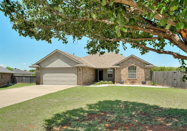 Homes for sale in Piedmont, OK | 1005 Olde Town Dr, Piedmont, OK 73078 | MLS# 1234484