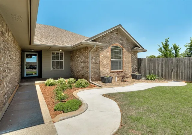 Homes for sale in Piedmont, OK | 1005 Olde Town Dr, Piedmont, OK 73078 | MLS# 1234484