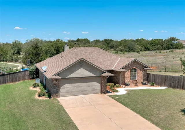 Homes for sale in Piedmont, OK | 1005 Olde Town Dr, Piedmont, OK 73078 | MLS# 1234484