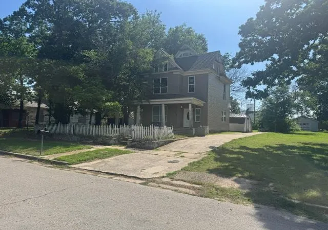 Photo 1 of Single family home for sale at 222 S Oklahoma Ave, Shawnee, OK 74801 | MLS# 1234551 | Listing updated on 2026-08-19