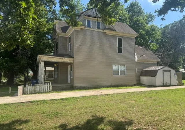 Photo 2 of Single family home for sale at 222 S Oklahoma Ave, Shawnee, OK 74801 | MLS# 1234551 | Listing updated on 2026-08-19