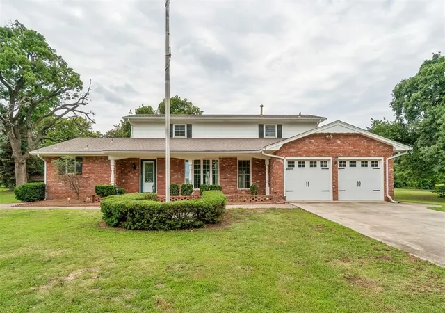 Photo 1 of Single family home for sale at 2909 Short Dr, Edmond, OK 73034 | MLS# 1234554 | Listing updated on 2026-09-06