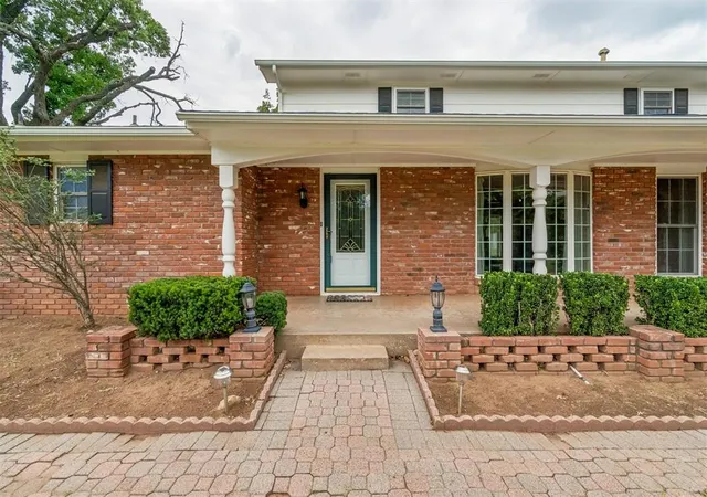 Photo 3 of Single family home for sale at 2909 Short Dr, Edmond, OK 73034 | MLS# 1234554 | Listing updated on 2026-09-06