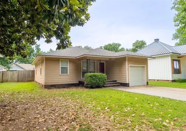Homes for sale in Pauls Valley, OK | 205 Chestnut St, Pauls Valley, OK 73075 | MLS# 1234562