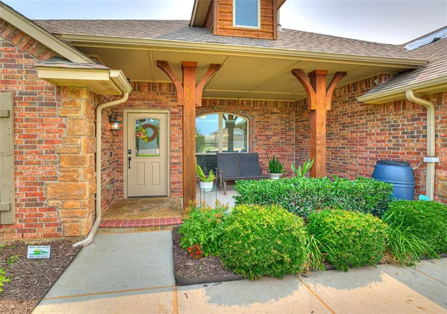 3rd image of 2904 Nw 183Rd Cir, Edmond, OK 73012 | MLS# 1234569