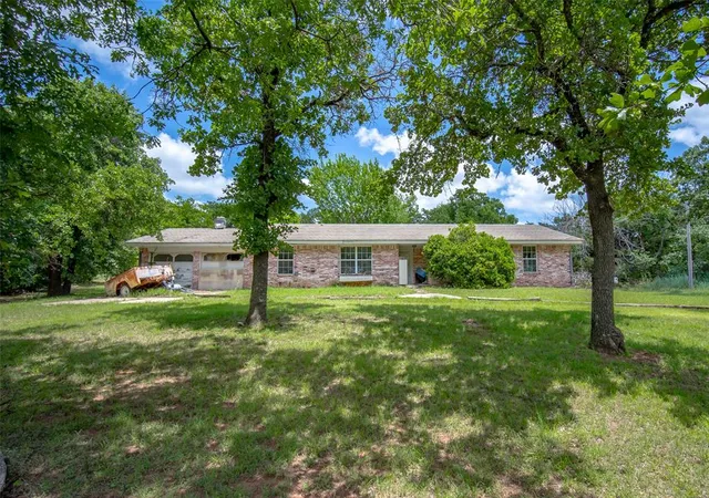 2nd image of 1000 Brook Forest Rd, Edmond, OK 73034 | MLS# 1234581