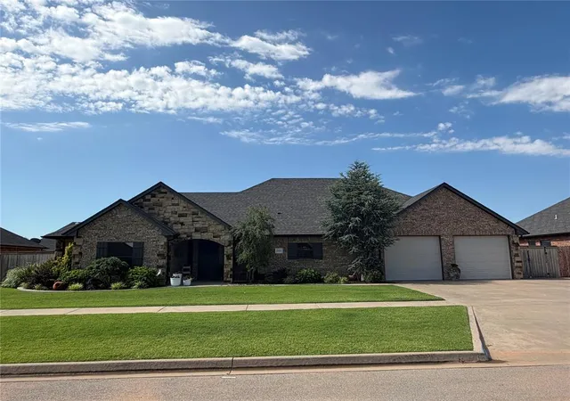 Homes for sale in Weatherford, OK | 2204 N Clubhouse Dr, Weatherford, OK 73096 | MLS# 1234588