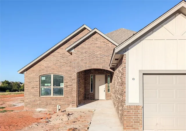 Photo 2 of Single family home for sale at 704 Siena Springs Dr, Norman, OK 73071 | MLS# 1234598 | Listing updated on 2026-10-12