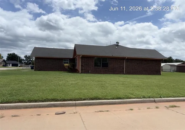 Homes for sale in Anadarko, OK | 202 Redbud Dr, Anadarko, OK 73005 | MLS# 1234624